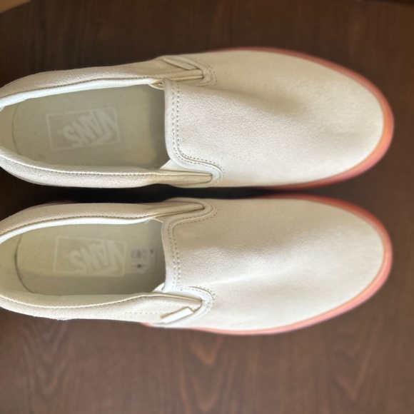 NEW IN BOX Vans Suede Platform Slip Ons, Cream/Coral, Size W9.5/M8 - Picture 4 of 4